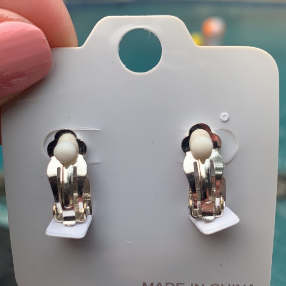 New Clip On Designer Like Earrings - Picture 2 of 4